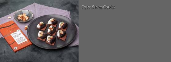 Rezeptbild für "Zartbitter-Kekse mit Ziegenkäse und Rote-Bete-Püree"