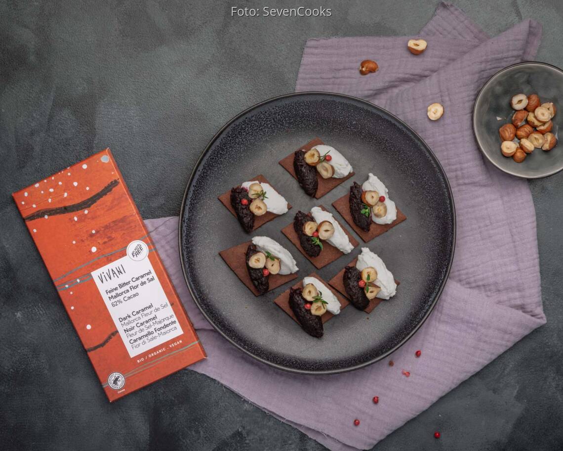 Vegetarisches Rezept: Zartbitter-Kekse mit Ziegenkäse und Rote-Bete-Püree 2