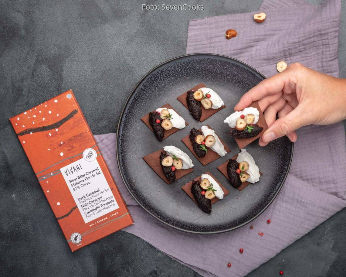 Vegetarisches Rezept: Zartbitter-Kekse mit Ziegenkäse und Rote-Bete-Püree 3