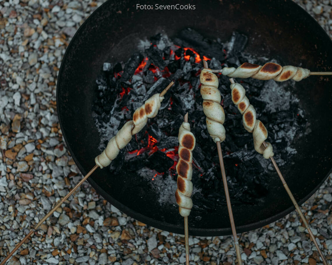 Vegetarisches Rezept: Zimtschnecken-Stockbrot