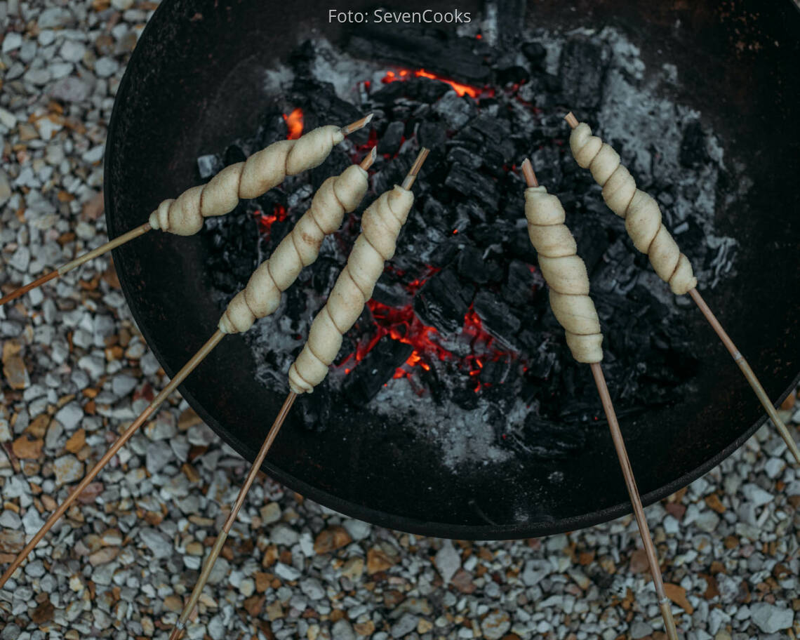 Vegetarisches Rezept: Zimtschnecken-Stockbrot