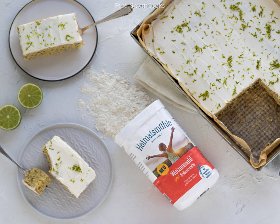 Vegetarisches Rezept: Zucchini-Blechkuchen mit Frischkäse-Frosting 2