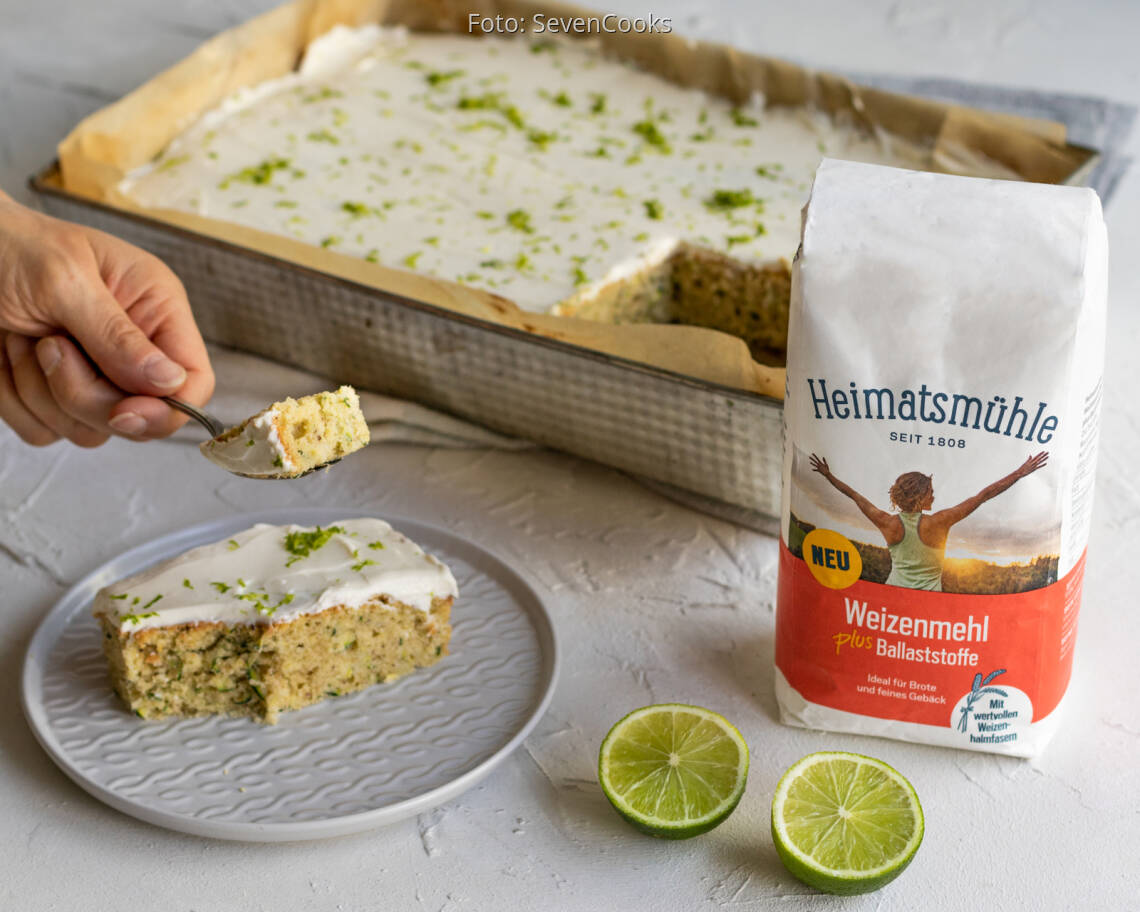 Vegetarisches Rezept: Zucchini-Blechkuchen mit Frischkäse-Frosting 3