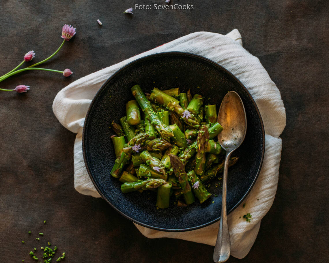 Vegetraisches Rezept: Spargelsalat
