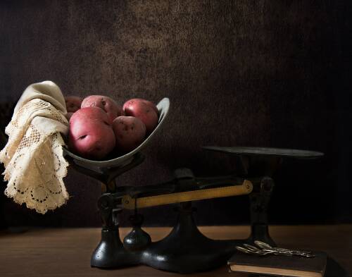 Wer gesund abnehmen möchte, sollte seinen Energiehaushalt wie eine Waage betrachten: wenn wir mehr verbrauchen, als wir zu uns nehmen, dann verlieren wir an Gewicht.