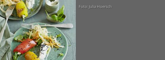 Rezeptbild für "Weißkohlsalat mit Paprikaröllchen"