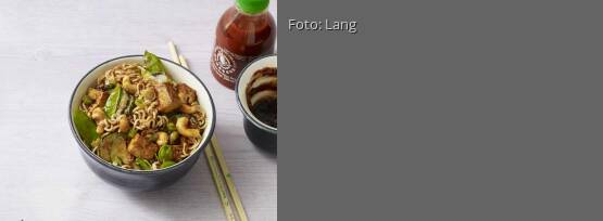 Rezeptbild für "Woknudeln mit Pflaumensauce"