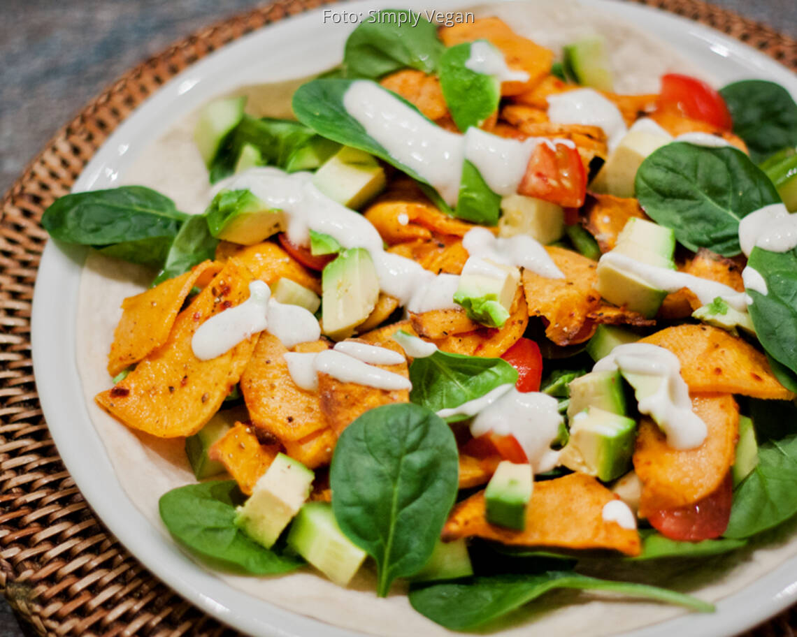 Wraps mit würzigen Süßkartoffelchips und Joghurtsoße