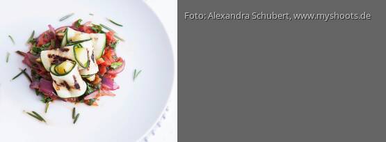 Rezeptbild für "Zucchini-Kartoffel-Röllchen auf geschmorten Zwiebeln"