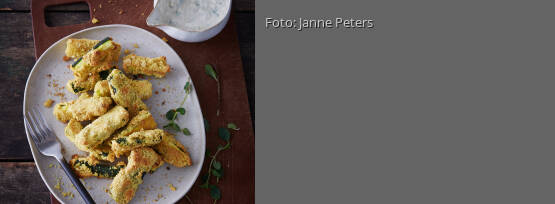 Rezeptbild für "Zucchinisticks mit Apfel-Minze-Raita"